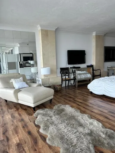 167ce976534a44a947aa53f45459e06e-uncropped_scaled_within_1536_1152