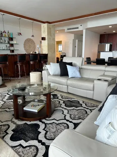 9647100ecd0d688bfe45ed0f362f8370-uncropped_scaled_within_1536_1152